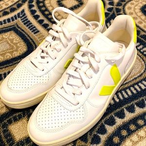 Womens Veja tennis shoes